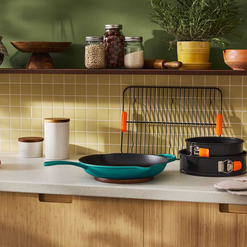 Le Creuset Signature Cast Iron Round Skillet 26cm image number 1
